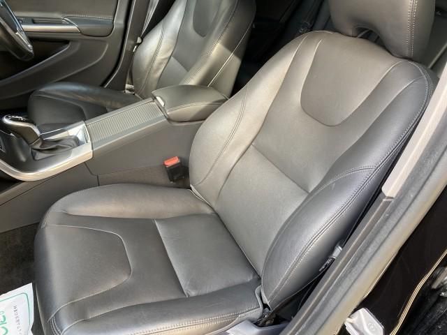 VOLVO V60 2016 Image 31