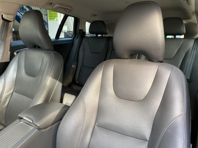 VOLVO V60 2016 Image 31