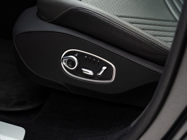 ASTON MARTIN SUV 2023 Image 31