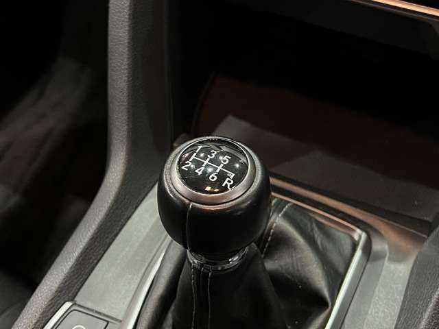 HONDA CIVIC HATCHBACK 2018 Image 31