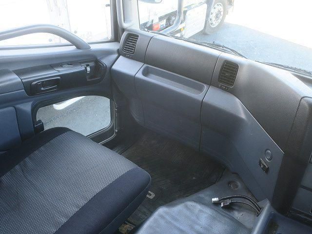 HINO PROFIA 2006 Image 31