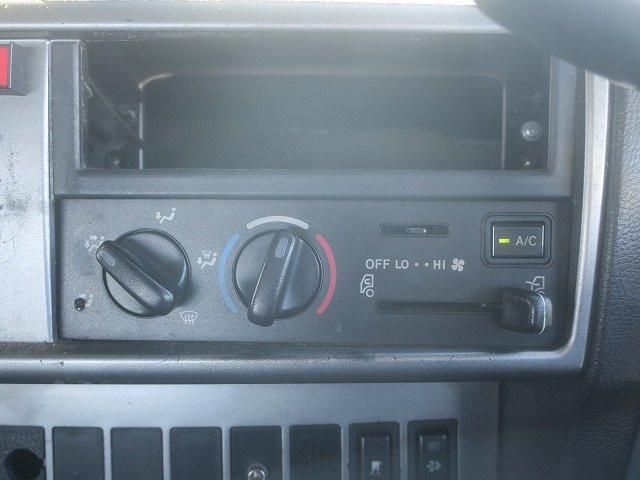 HINO PROFIA 2006 Image 31