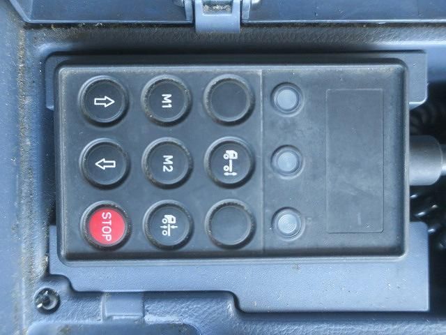 HINO PROFIA 2006 Image 31