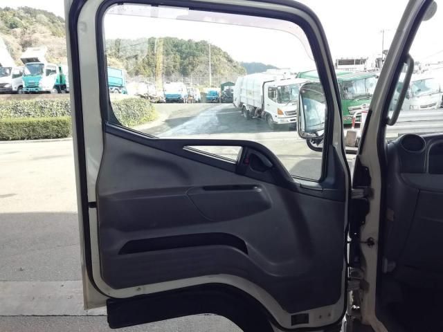 MITSUBISHI CANTER 2013 Image 31