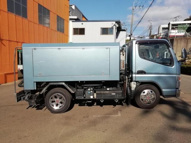 MITSUBISHI CANTER 2017 Image 31