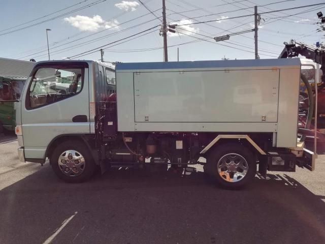 MITSUBISHI CANTER 2017 Image 31