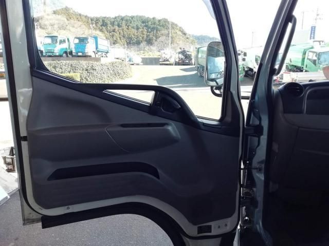 MITSUBISHI CANTER 2017 Image 31