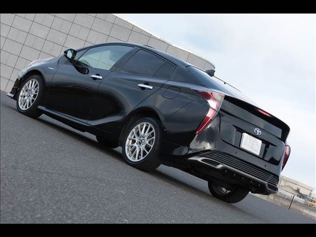 TOYOTA PRIUS 2017 Image 31