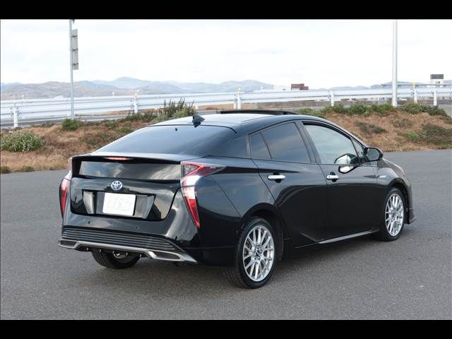 TOYOTA PRIUS 2017 Image 31