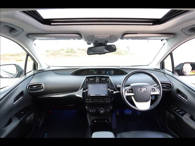 TOYOTA PRIUS 2017 Image 31