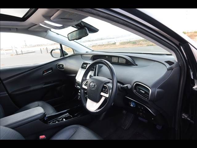 TOYOTA PRIUS 2017 Image 31