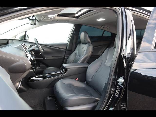 TOYOTA PRIUS 2017 Image 31