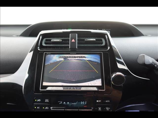 TOYOTA PRIUS 2017 Image 31