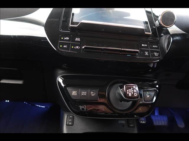 TOYOTA PRIUS 2017 Image 31