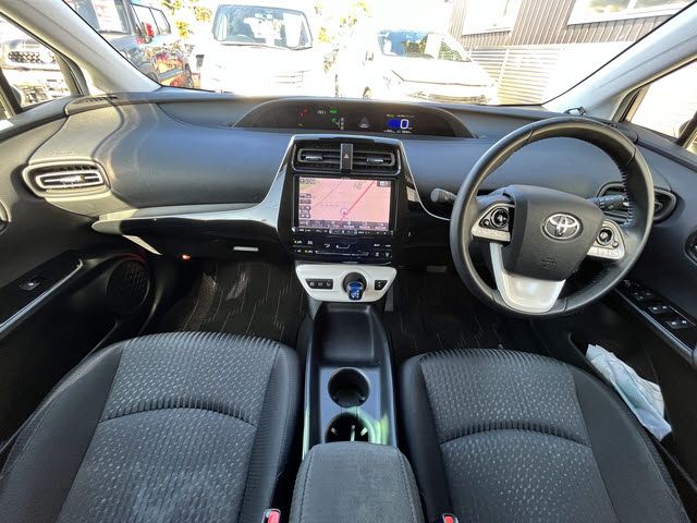 TOYOTA PRIUS 2017 Image 31