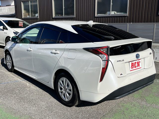 TOYOTA PRIUS 2017 Image 31