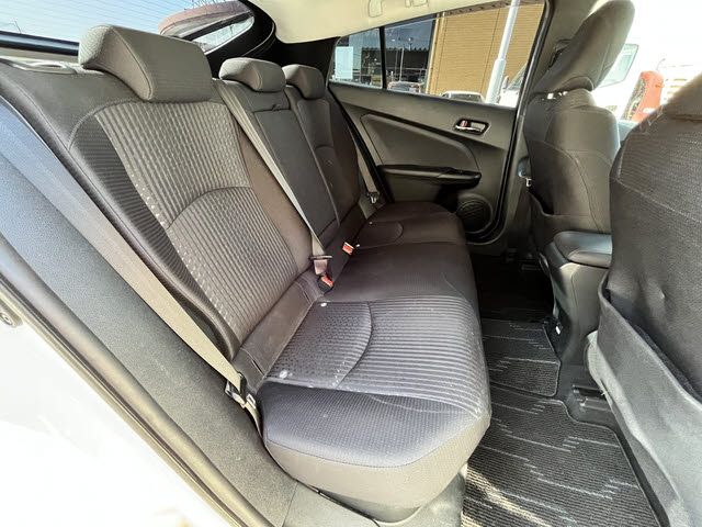 TOYOTA PRIUS 2017 Image 31