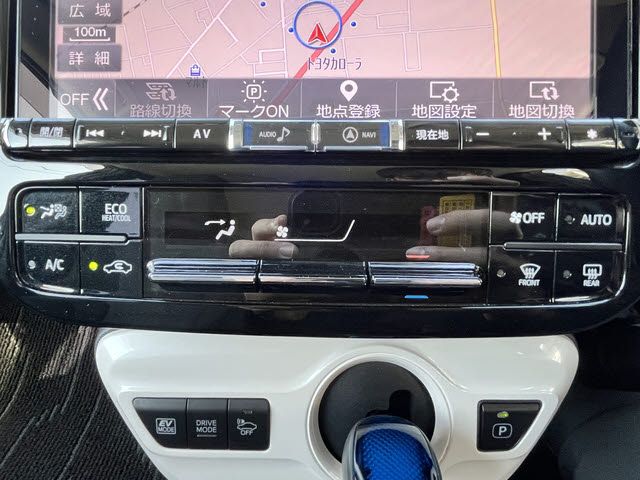 TOYOTA PRIUS 2017 Image 31