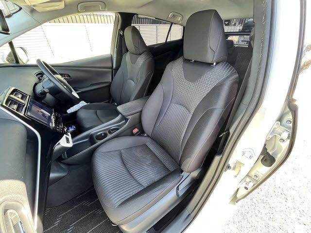 TOYOTA PRIUS 2017 Image 31