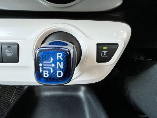 TOYOTA PRIUS 2017 Image 31