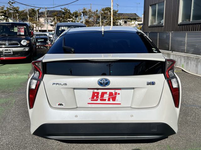 TOYOTA PRIUS 2017 Image 31