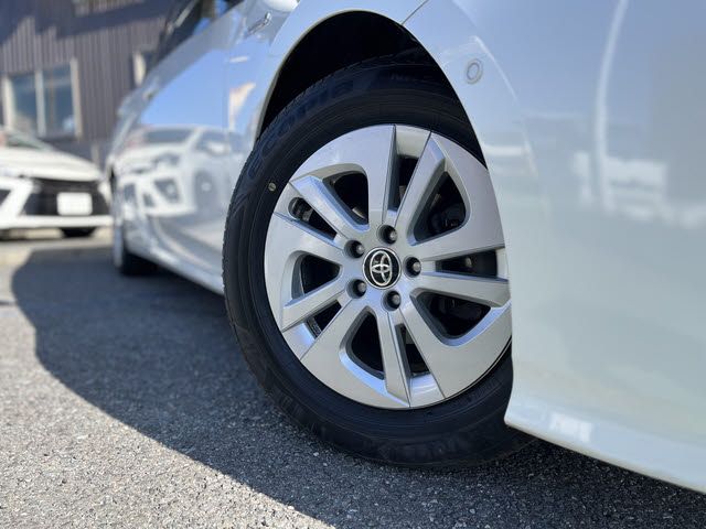 TOYOTA PRIUS 2017 Image 31