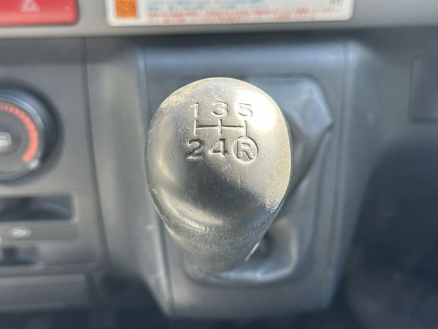 TOYOTA HIACE VAN 2WD 2009 Image 31