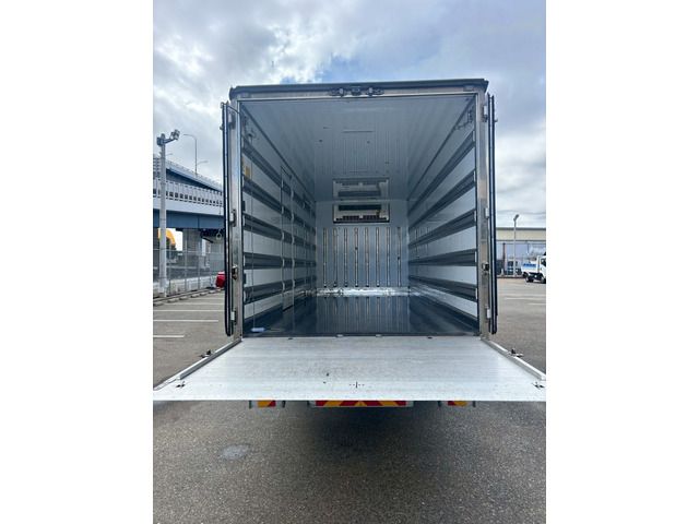 MITSUBISHI FUSOU FIGHTER 2017 Image 31