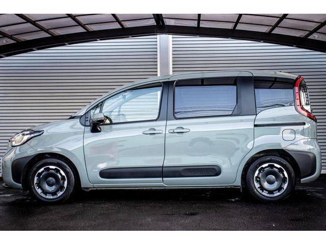 TOYOTA SIENTA HYBRID 2025 Image 31