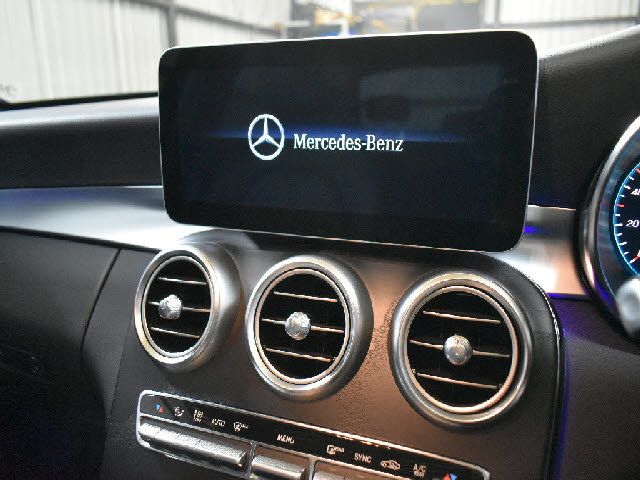 MERCEDES BENZ C CLAS 2018 Image 31