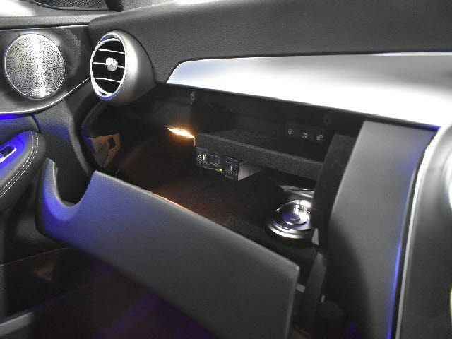 MERCEDES BENZ C CLAS 2018 Image 31