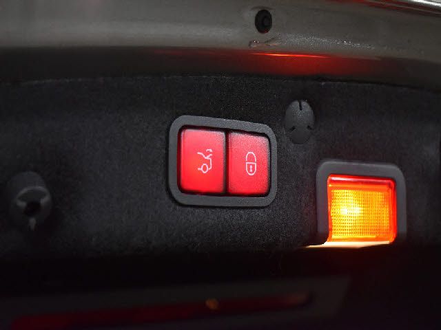 MERCEDES BENZ C CLAS 2018 Image 31