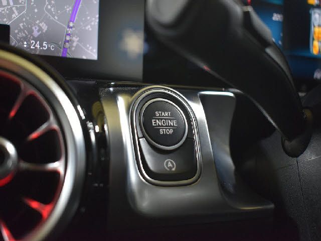 MERCEDES BENZ GLB 2021 Image 31