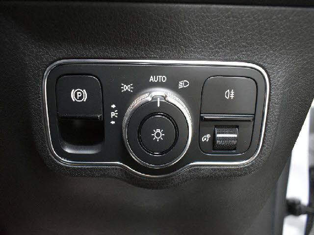 MERCEDES BENZ GLB 2021 Image 31