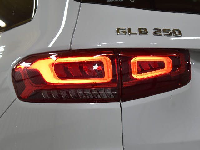 MERCEDES BENZ GLB 2021 Image 31