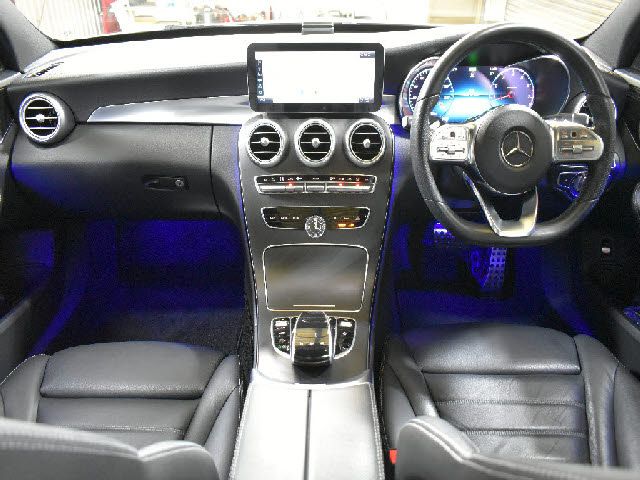 MERCEDES BENZ C CLAS 2018 Image 31