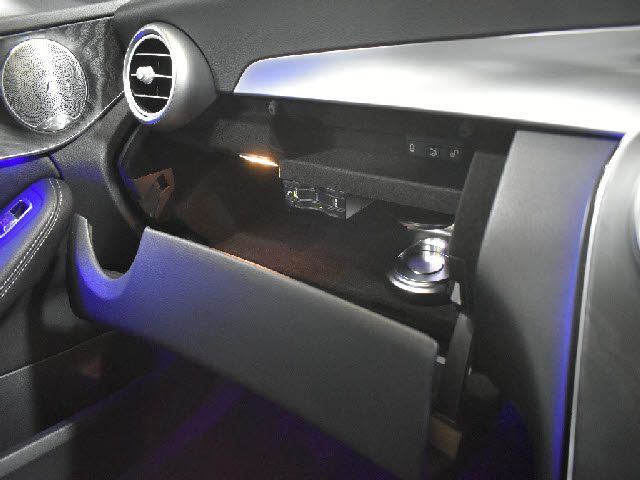 MERCEDES BENZ C CLAS 2018 Image 31