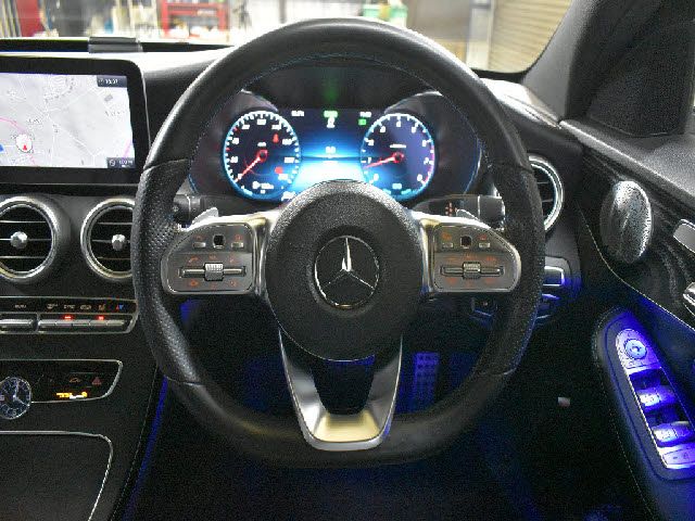 MERCEDES BENZ C CLAS 2018 Image 31