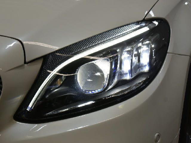 MERCEDES BENZ C CLAS 2018 Image 31