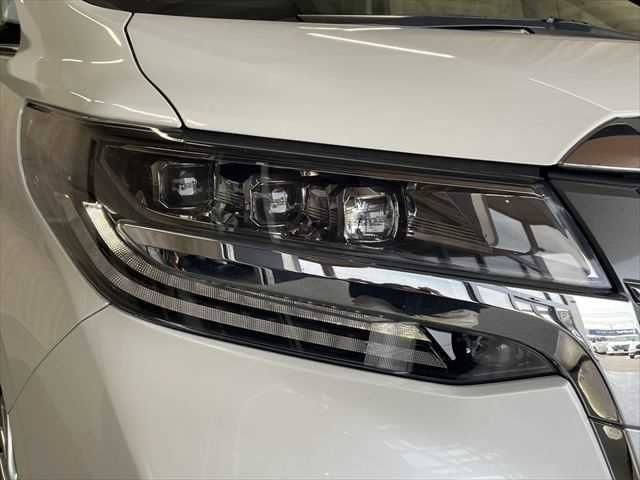 TOYOTA ALPHARD HYBRID 4WD 2018 Image 31