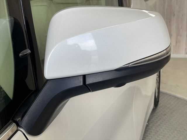 TOYOTA ALPHARD HYBRID 4WD 2018 Image 31