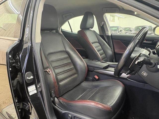 TOYOTA LEXUS IS300H 2016 Image 31