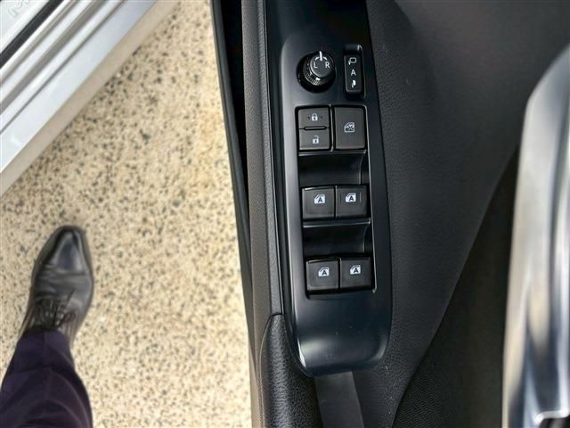 TOYOTA CAMRY HYBRID 2020 Image 31