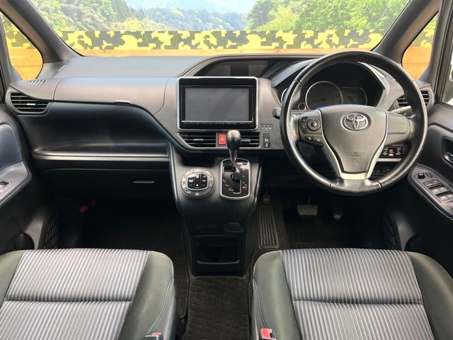 TOYOTA VOXY 2016 Image 31