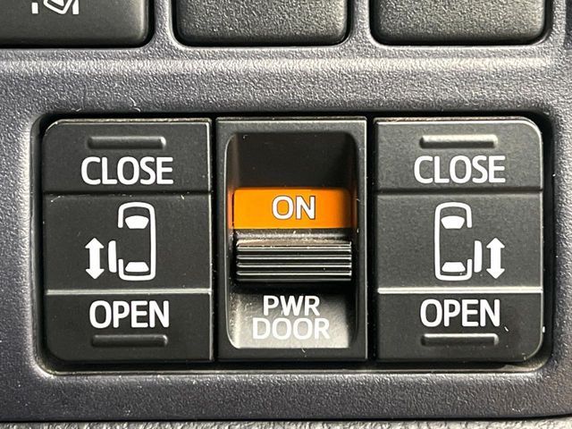 TOYOTA VOXY 2016 Image 31