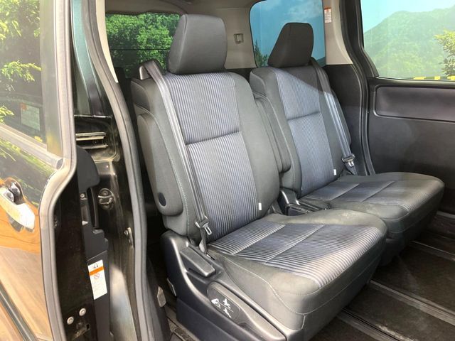 TOYOTA VOXY 2016 Image 31