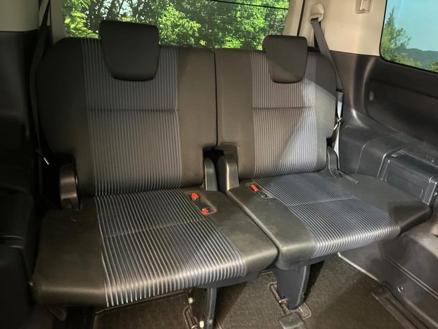 TOYOTA VOXY 2016 Image 31