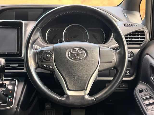 TOYOTA VOXY 2016 Image 31