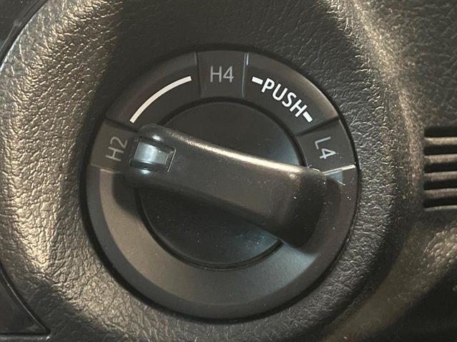 TOYOTA HILUX 4WD 2023 Image 31