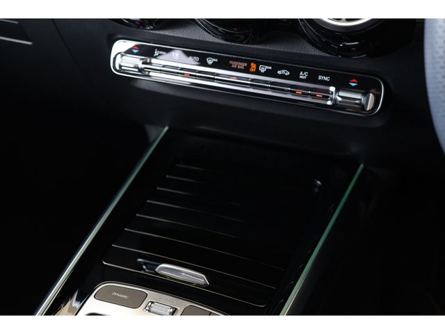 MERCEDES BENZ GLB 2024 Image 31